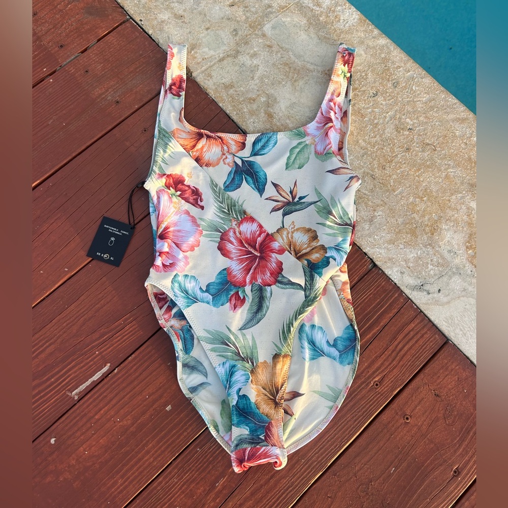 Skatie Mitsy One Piece in Lei